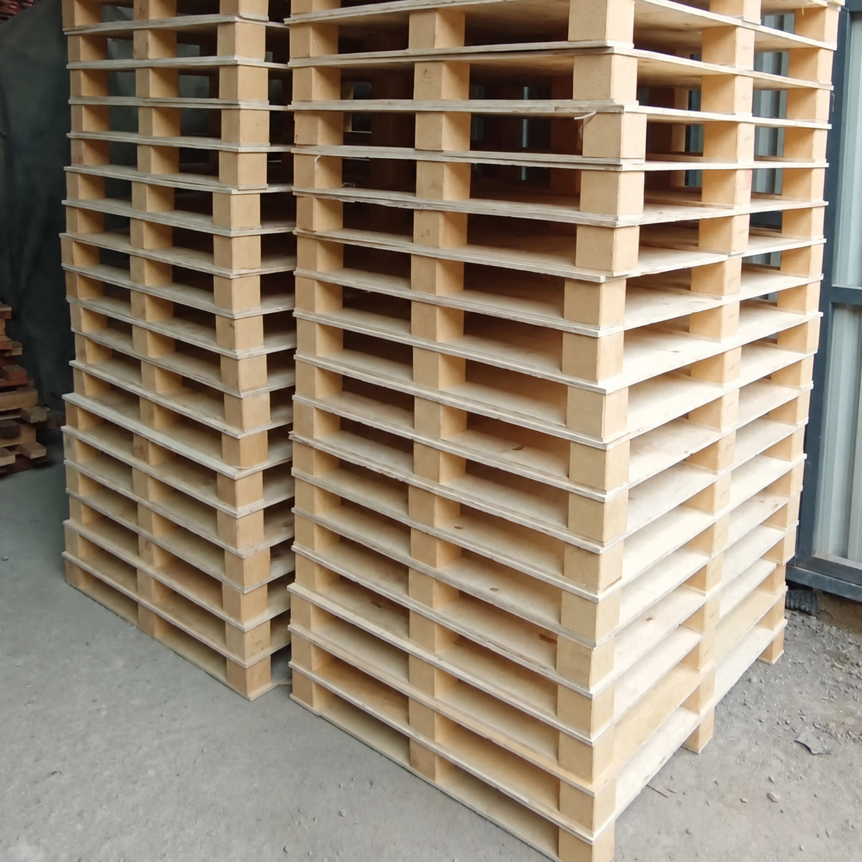 Pallet and logistics